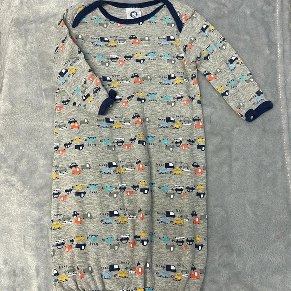 Gerber - long  sleeve convertible nightgown/sleep sack. Size 0-6 months - Picture 1 of 5